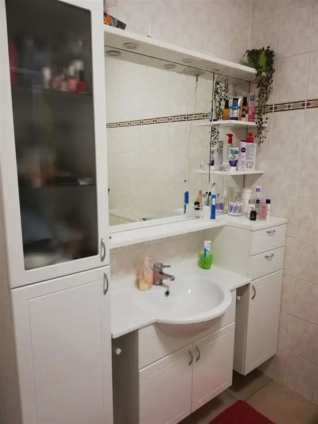 Verzorgd gelijkvloers app. met 2 slpk., terras en garage foto 12