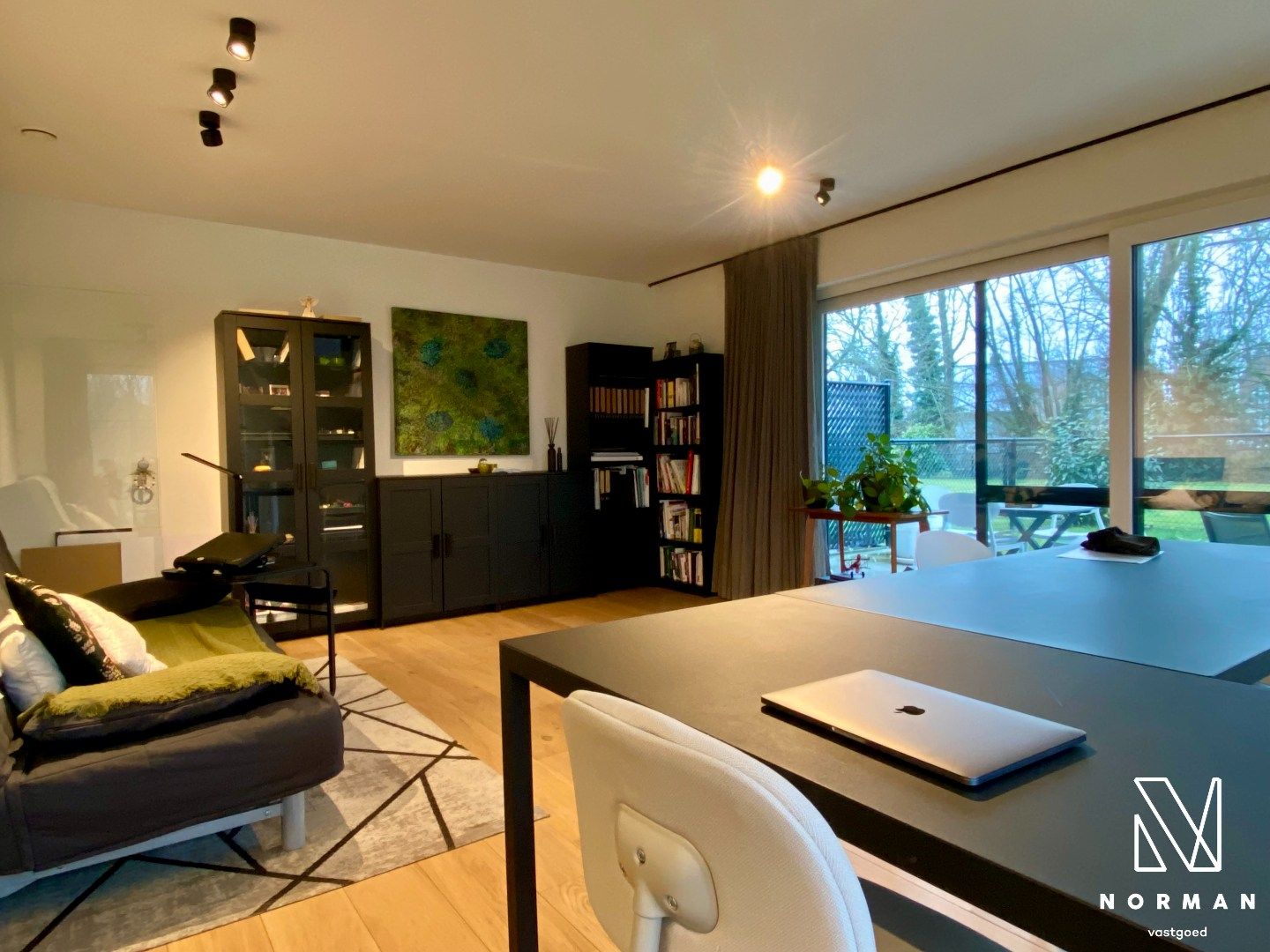 Gelijkvloers appartement in centrum Zwevegem met 2 slaapkamers en voor-en achtertuin foto 2