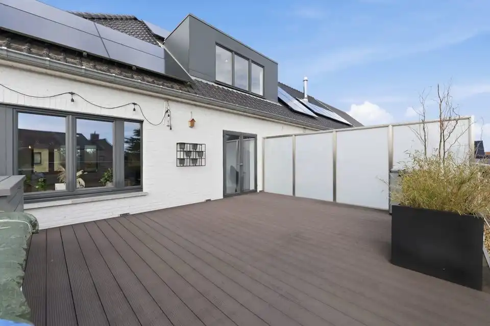 KNAP APPARTEMENT MET 3 SLKS EN EEN RUIM TERRAS IN BILZEN-HOESELT foto 3