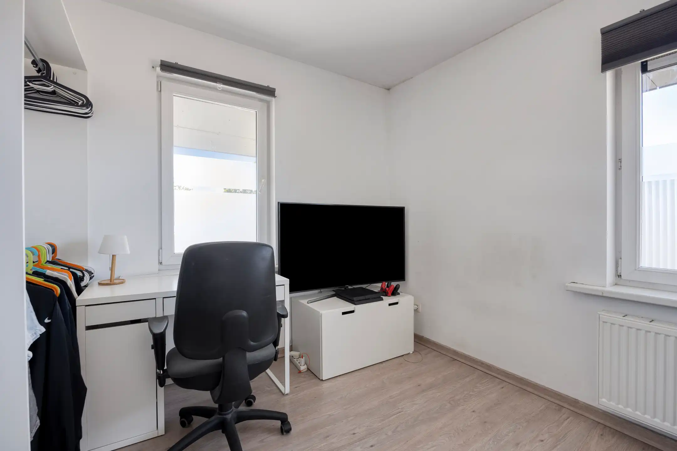 Ruime gezinswoning van 215 m² met vier à vijf slaapkamers en tuin foto 17
