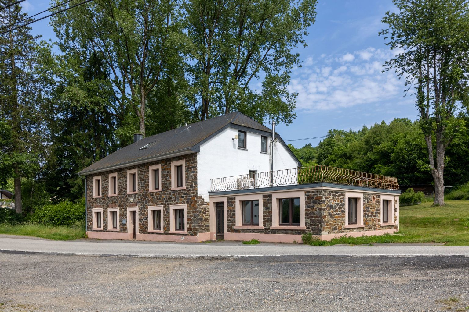 Hoofdfoto van de publicatie: Ruime woning in een oase van groen!