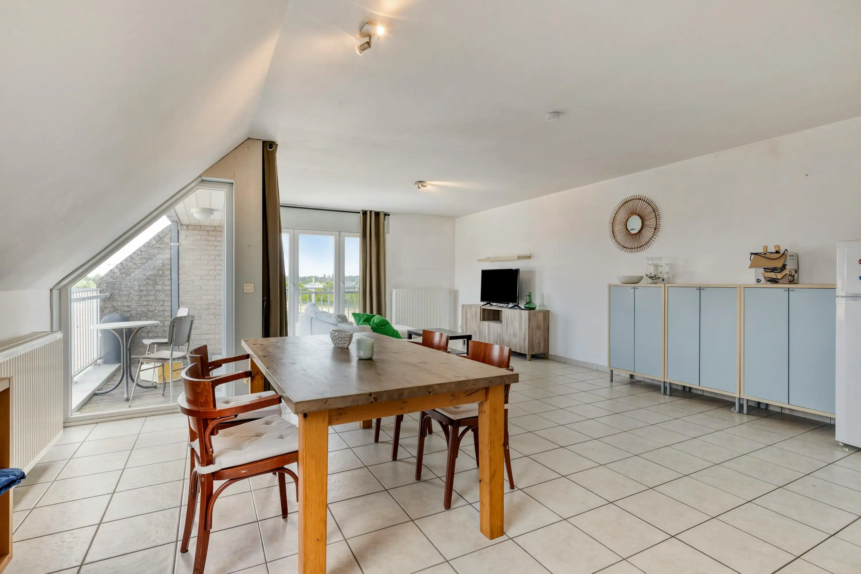 Instapklaar dakappartement met 2 slaapkamers in Roeselare foto 7