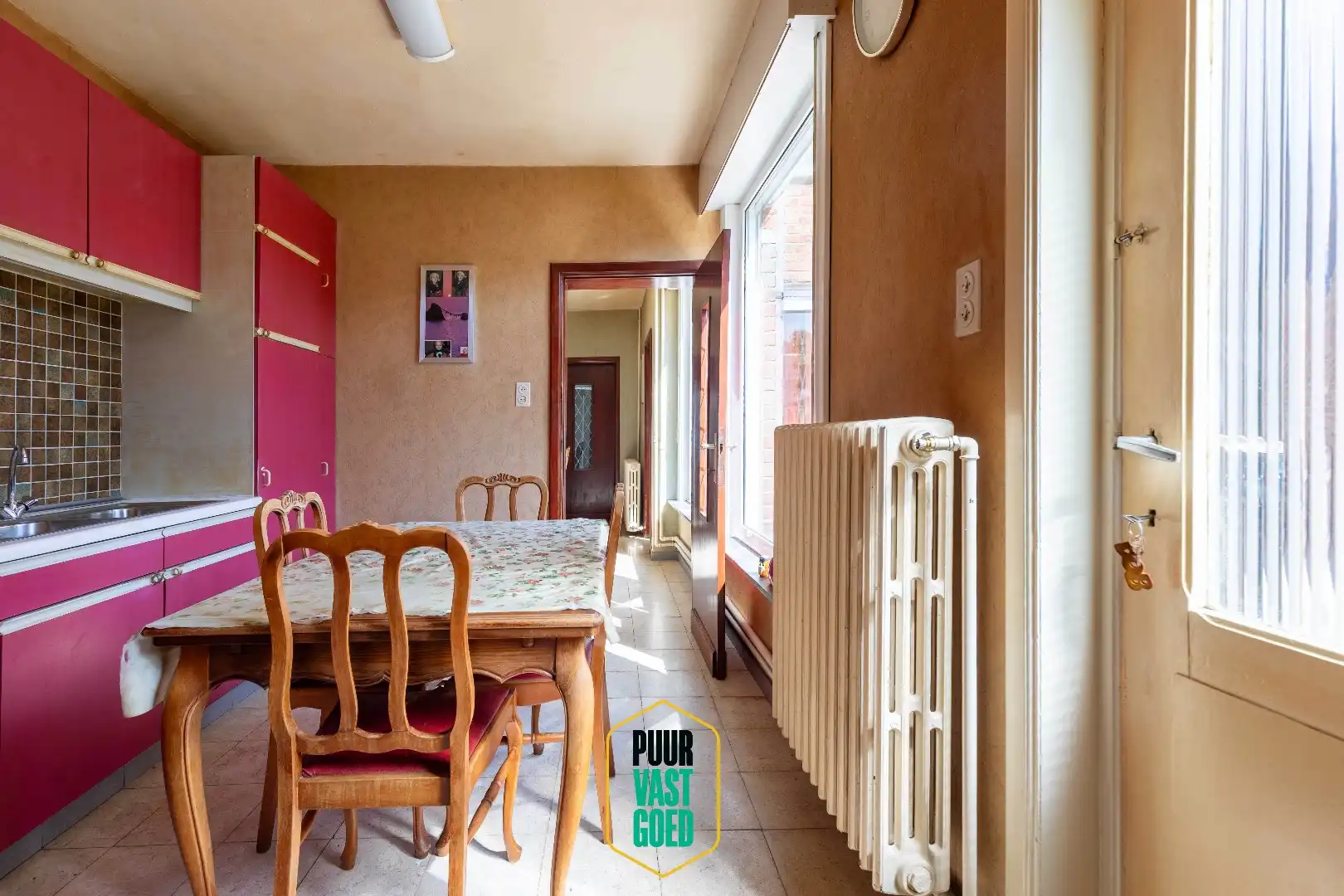 Degelijk halfopen woonhuis  met aparte boei en zuidgerichte tuin, op 534 m² grond foto 13
