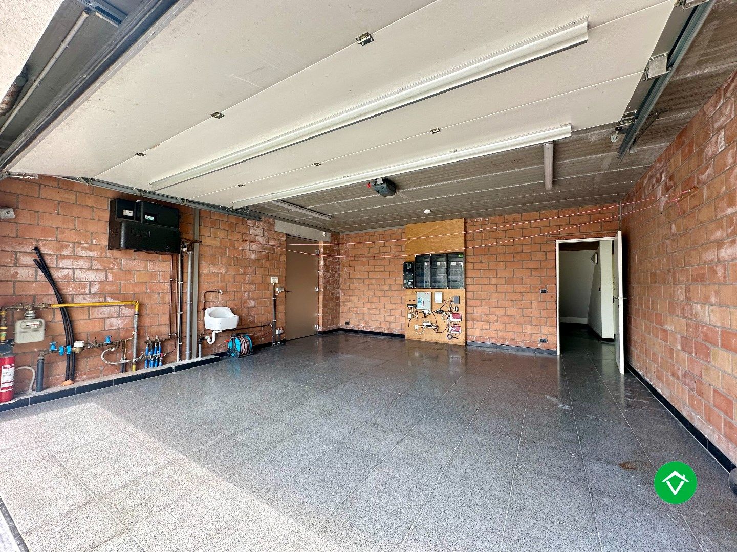 Ruime gezinswoning met vier slaapkamers en afzonderlijke bureauruimte te Koekelare foto 11