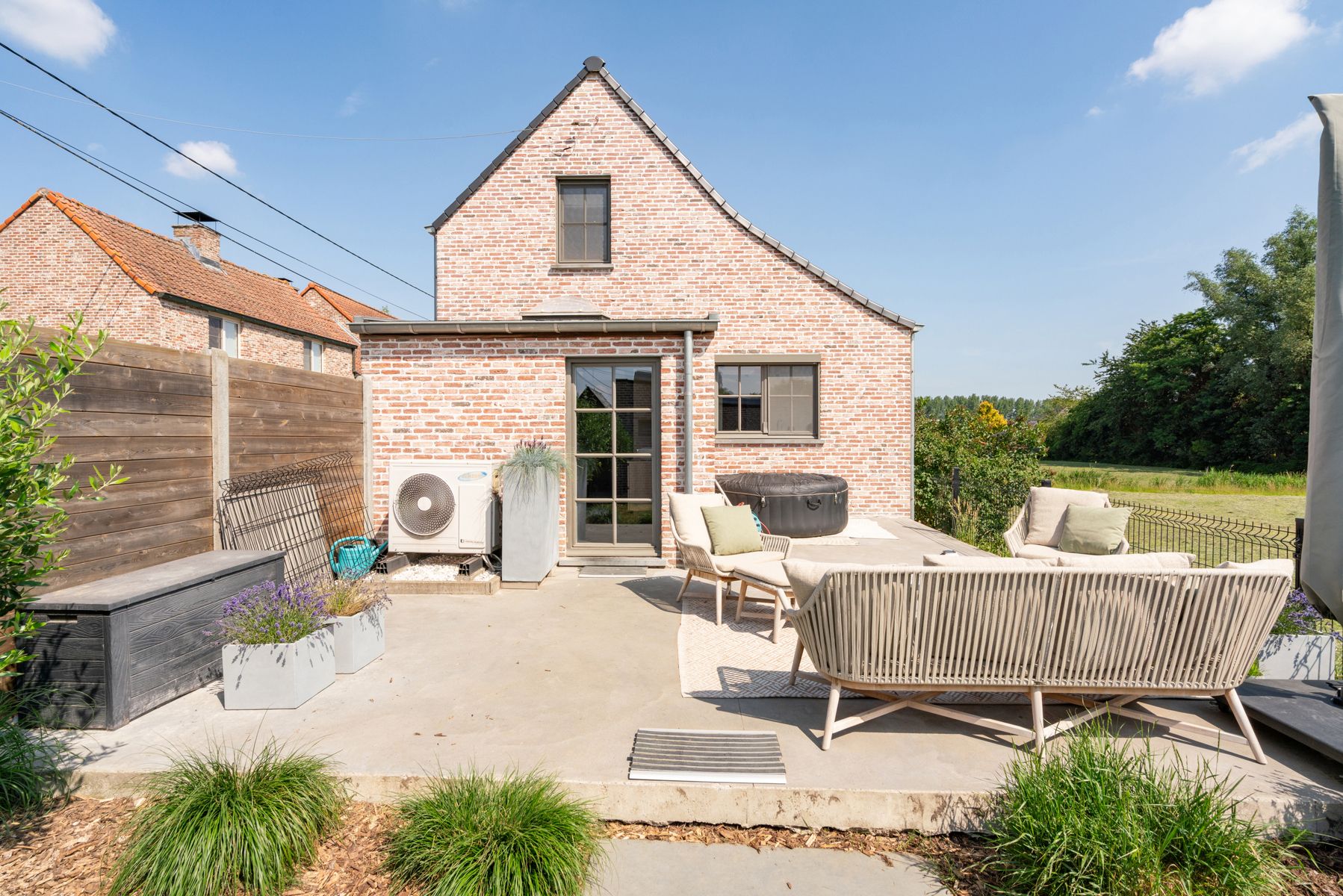 Instapklare woning met dubbele garage in het mooie Asenede foto {{pictureIndex}}