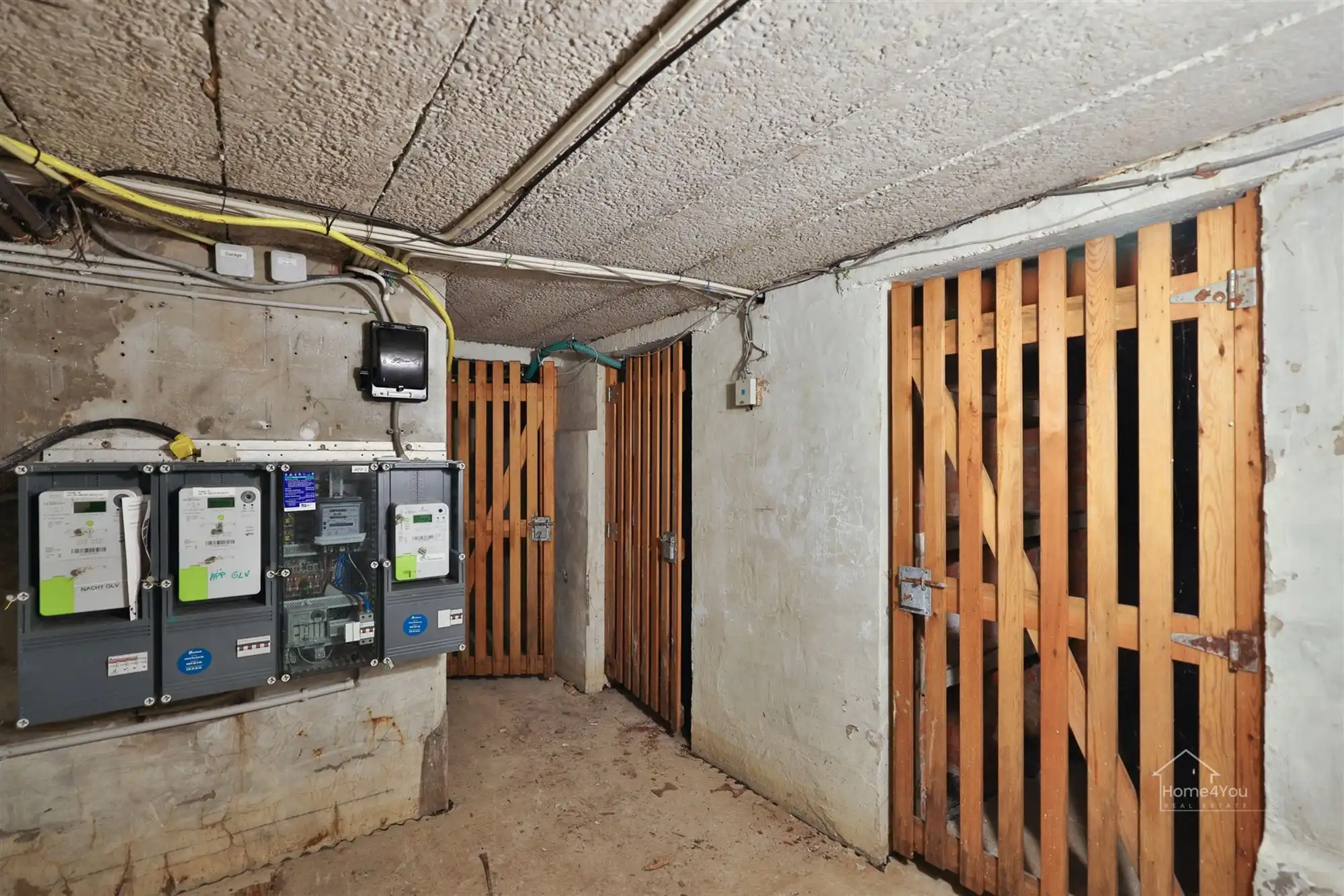 Opbrengsteigendom met 2 vergunde app. en garages foto 32