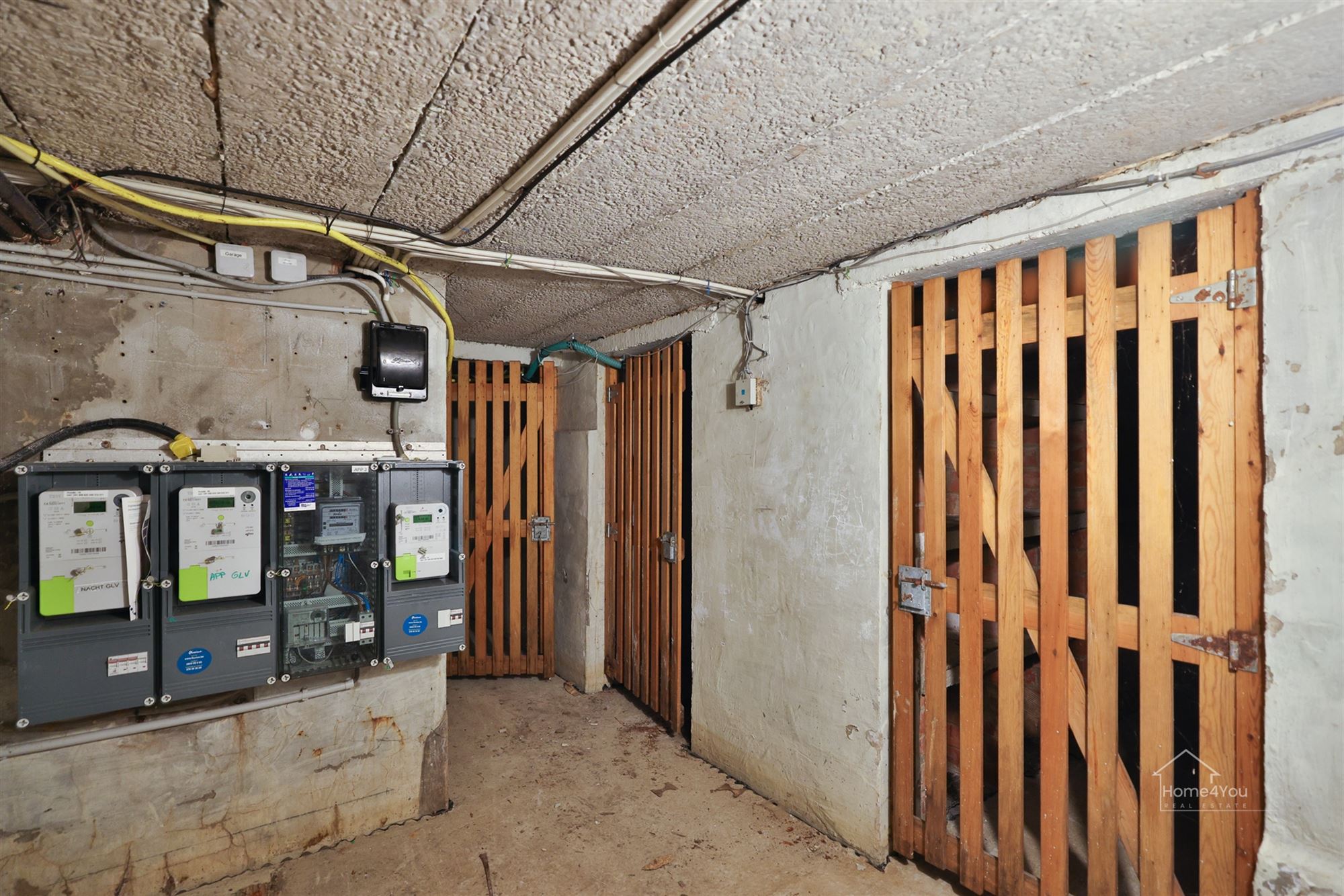 Opbrengsteigendom met 2 vergunde app. en garages foto 32