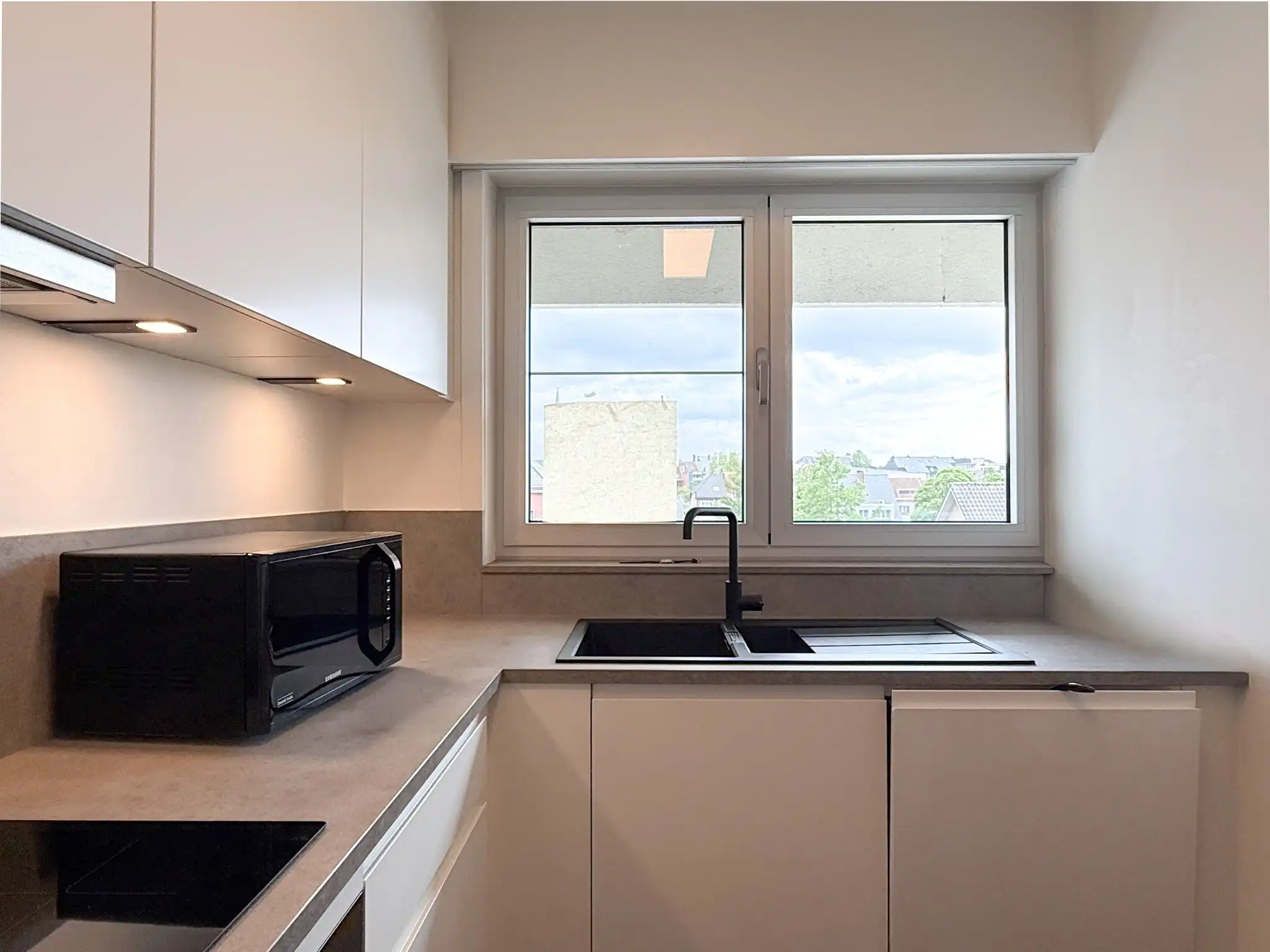 Appartement met twee slaapkamers en autostaanplaats in het centrum van Beveren foto 7