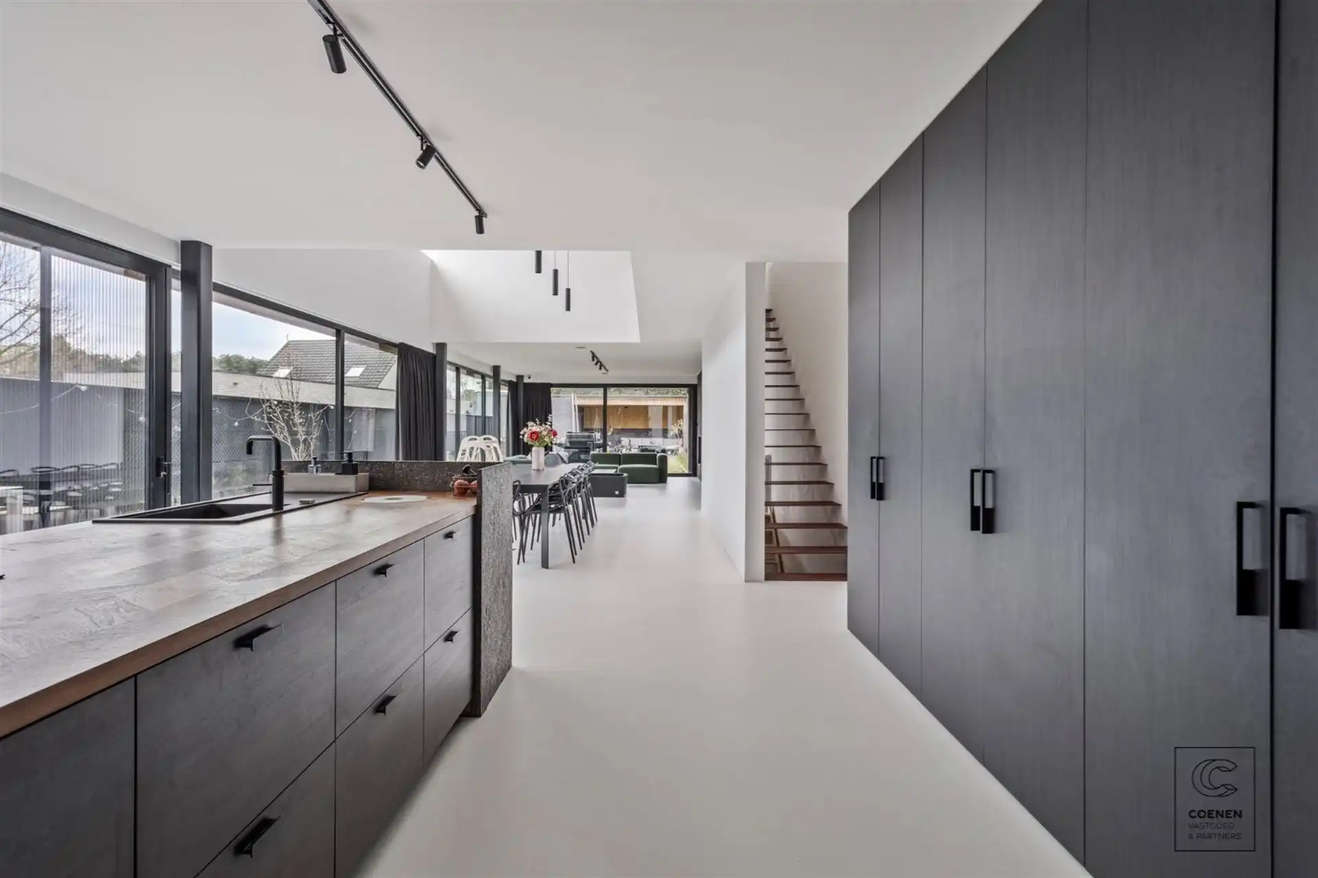 Prachtig en verder af te werken HOB op rustige locatie! foto {{pictureIndex}}