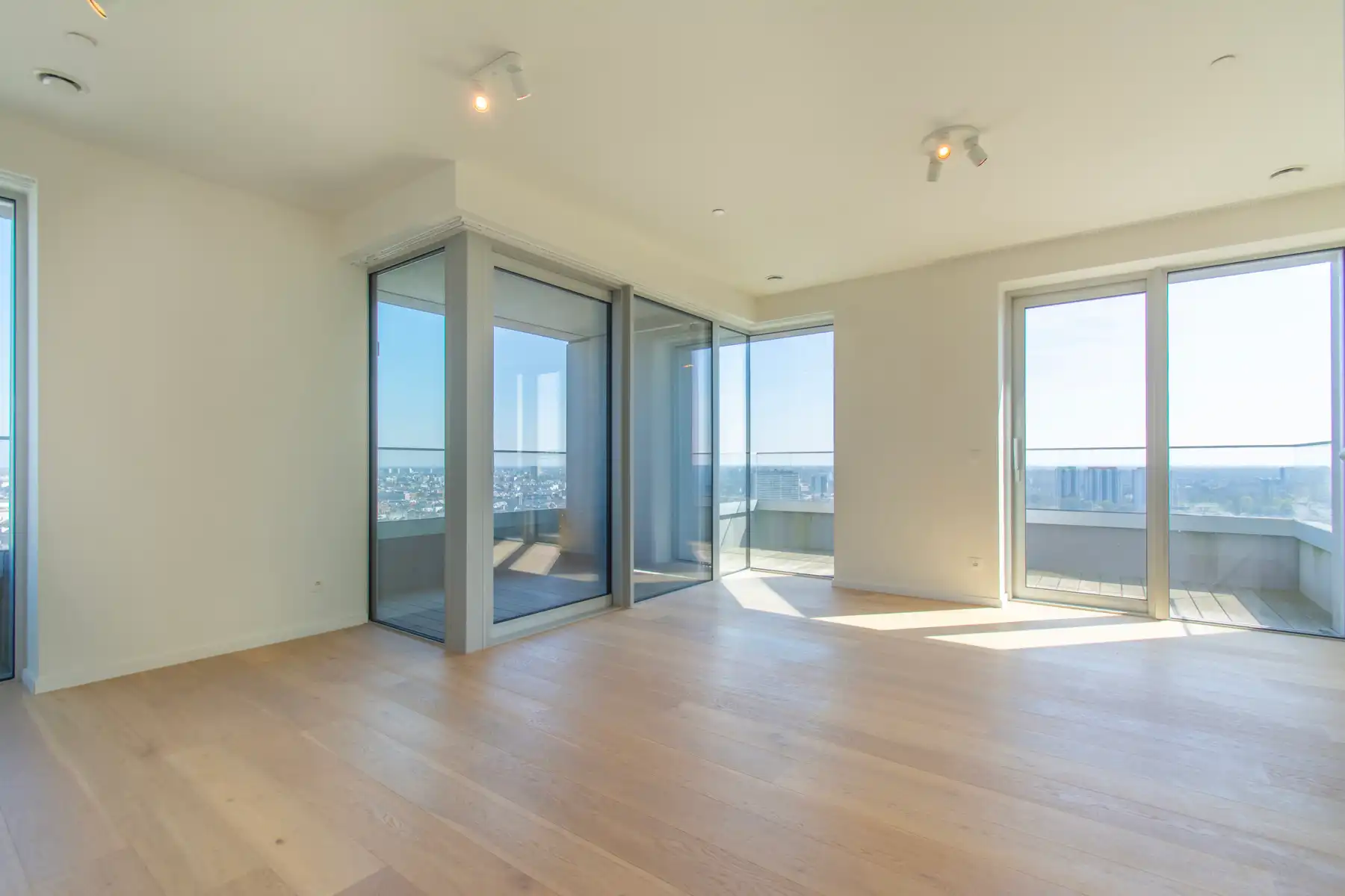 Gezellig 2-slaapkamer app. met groot terras foto 2