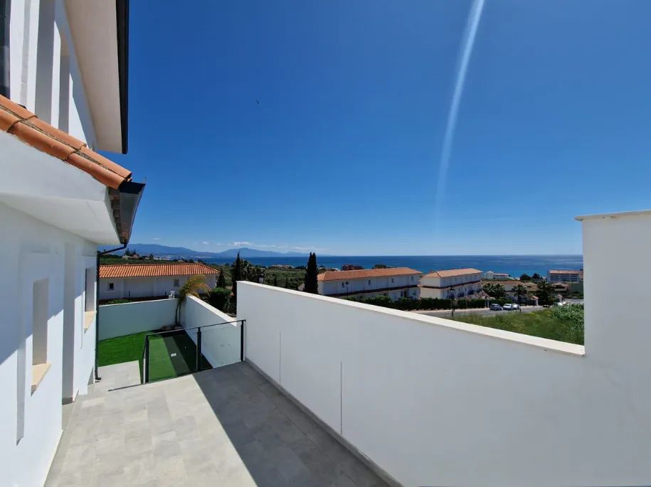 Stranddromen op wandelafstand: moderne villa’s en halfvrijstaande woningen op toplocatie in Manilva foto 16