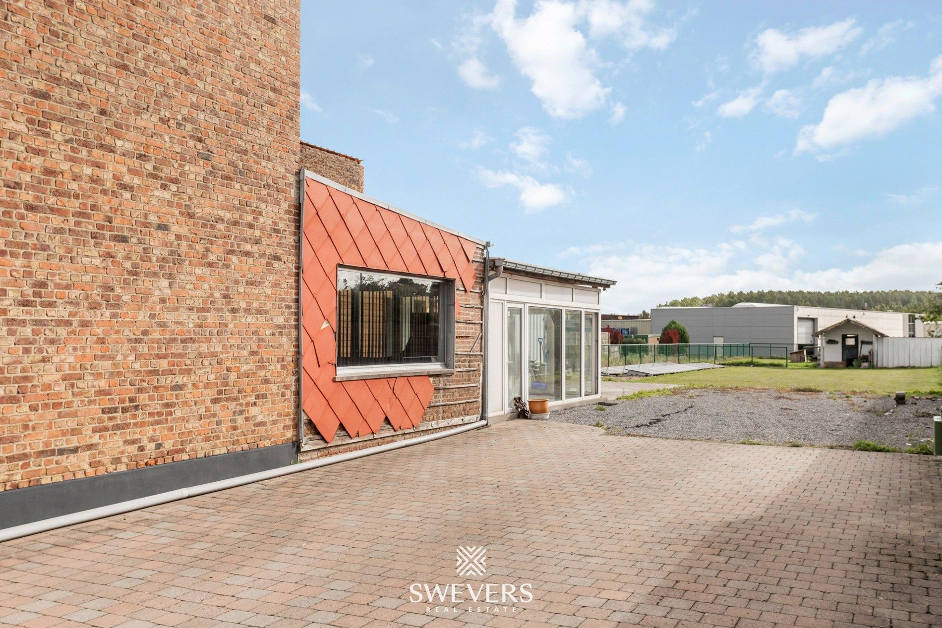 Instapklare woning met zonnepanelen en bouwgrond foto 26