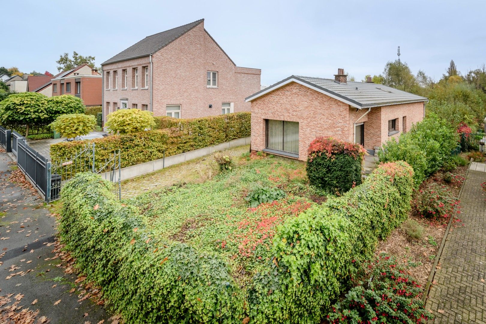 Te renoveren gezinswoning in Nieuwerkerken (Aalst) foto 1