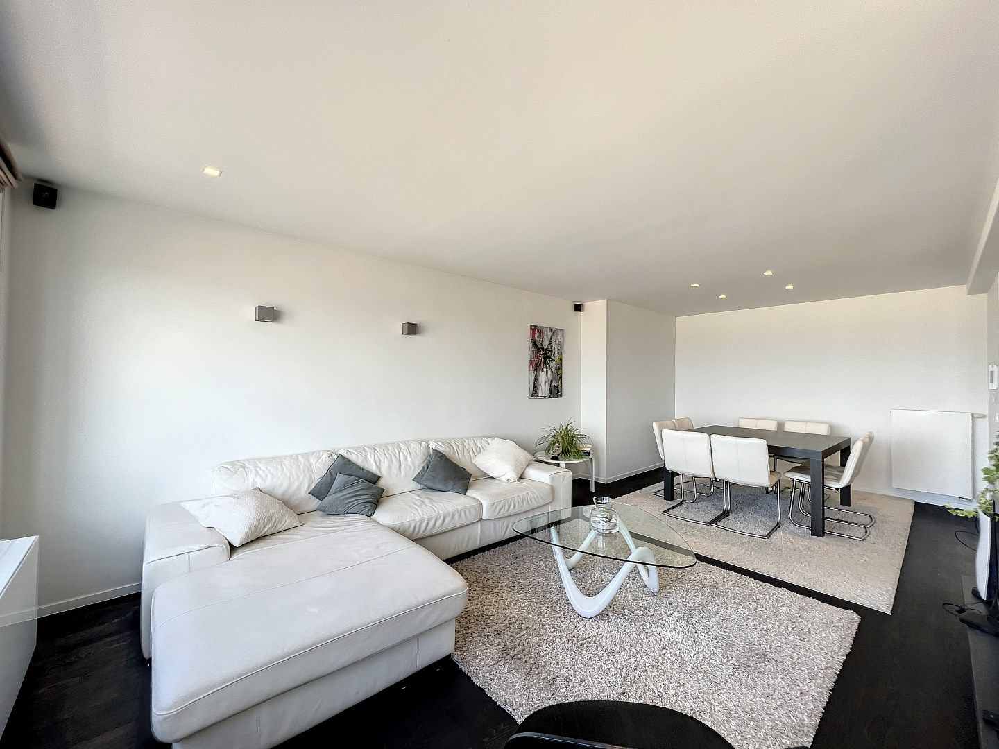 Prachtig vernieuwd 3-slaapkamer appartement met frontaal zicht op zee foto 7