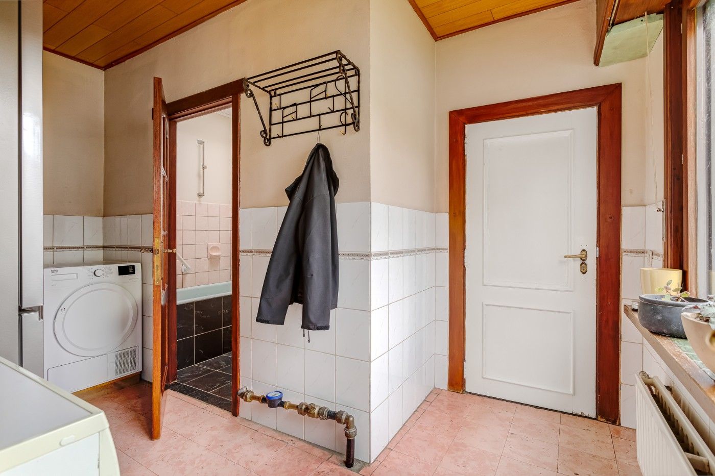Rustig gelegen woning met 2 slpk., atelier, tuin en dubbele garagebox foto 13