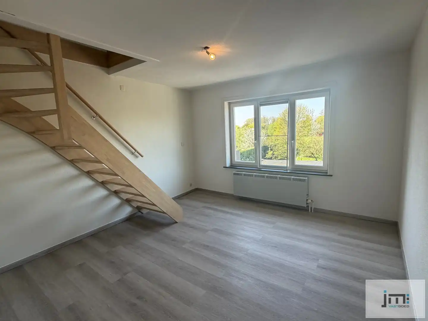 Gerenoveerd appartement met 4 slaapkamers foto 6