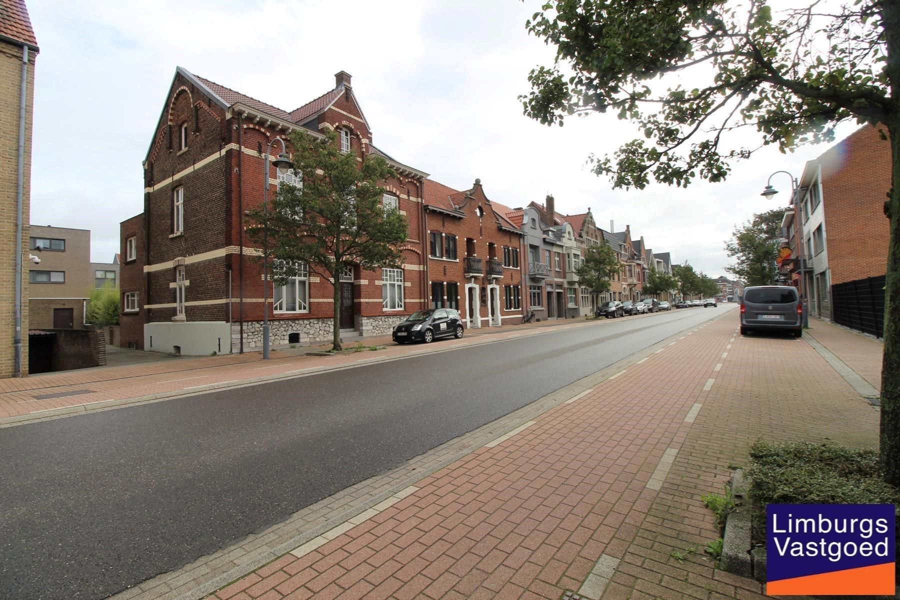 Handels/praktijkruimte, 110m², kelder met drijfkracht, parking foto 15