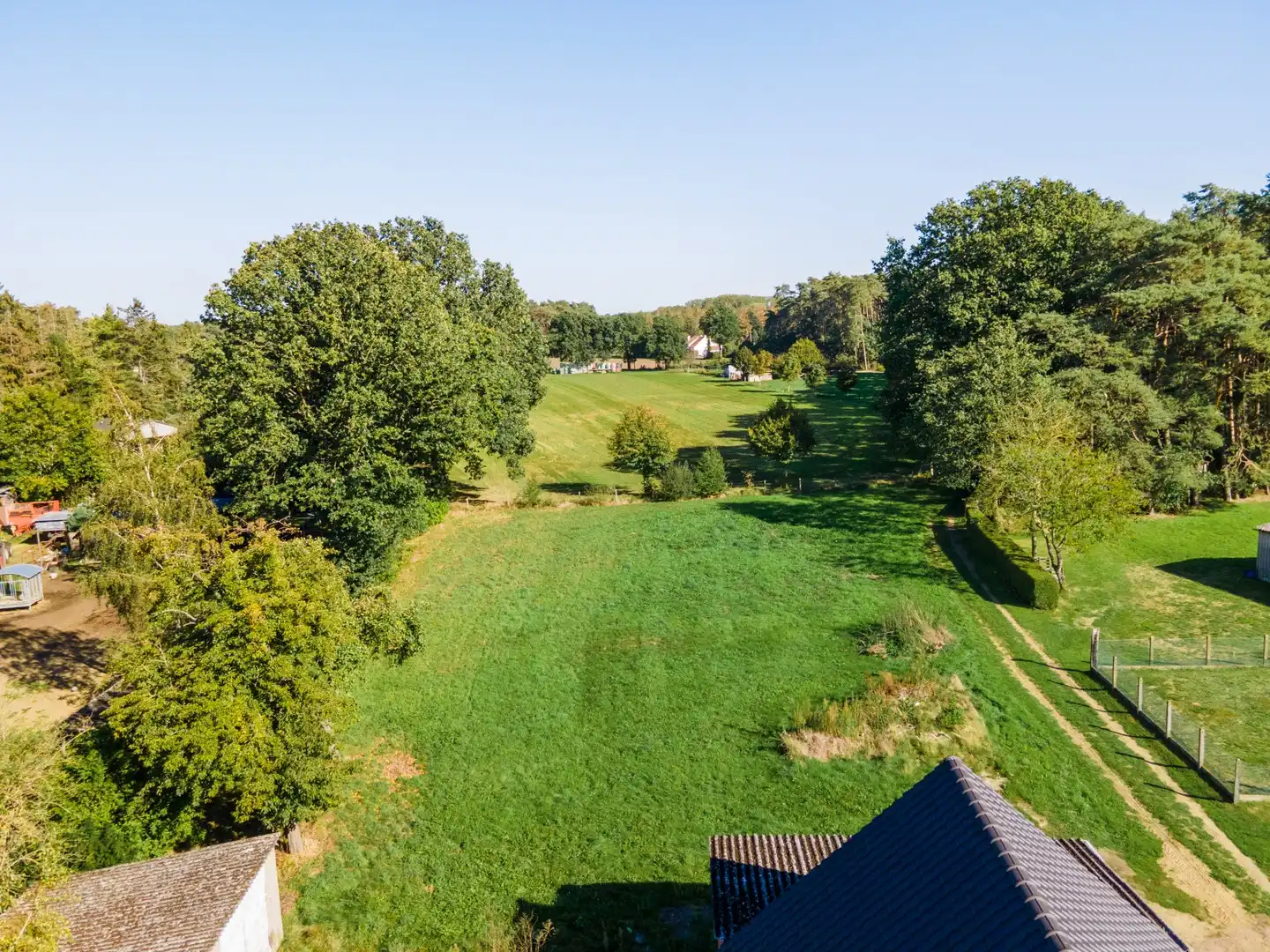 Vrijstaande woning op een ruim perceel van 3.330 m² met prachtig groen uitzicht en tal van mogelijkheden foto 35