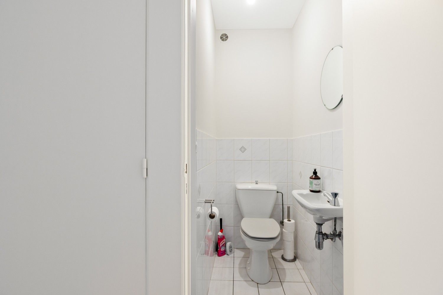 Ruim appartement met autostaanplaats in het centrum van Merksem! foto 8
