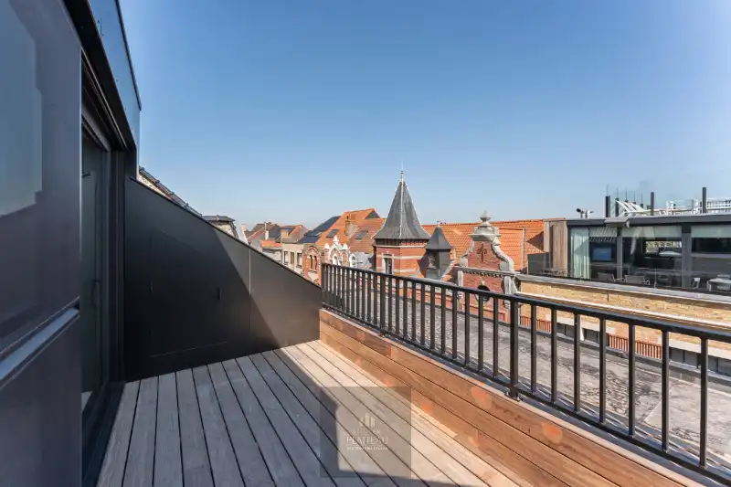 Instapklaar luxueus dakappartement van 106m² met autostaanplaats op toplocatie vlakbij het marktplein van Nieuwpoort. foto 4