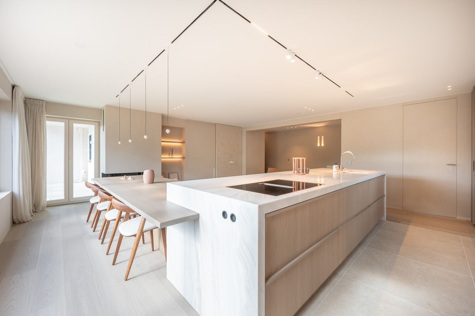 Luxueus appartement met 4 slaapkamers en een uiterst exclusieve inrichting en afwerking, nabij de Approach golf in het Zoute. foto 4