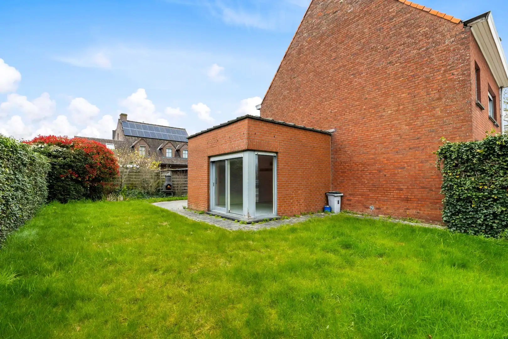 Ruime vrijstaande gezinswoning met tuin en garage foto 15