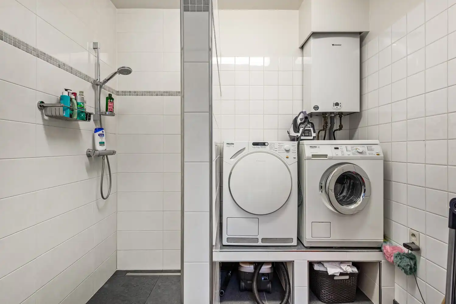 Verzorgde instapklare woning met 4 slaapkamers en ruime garage. foto 16