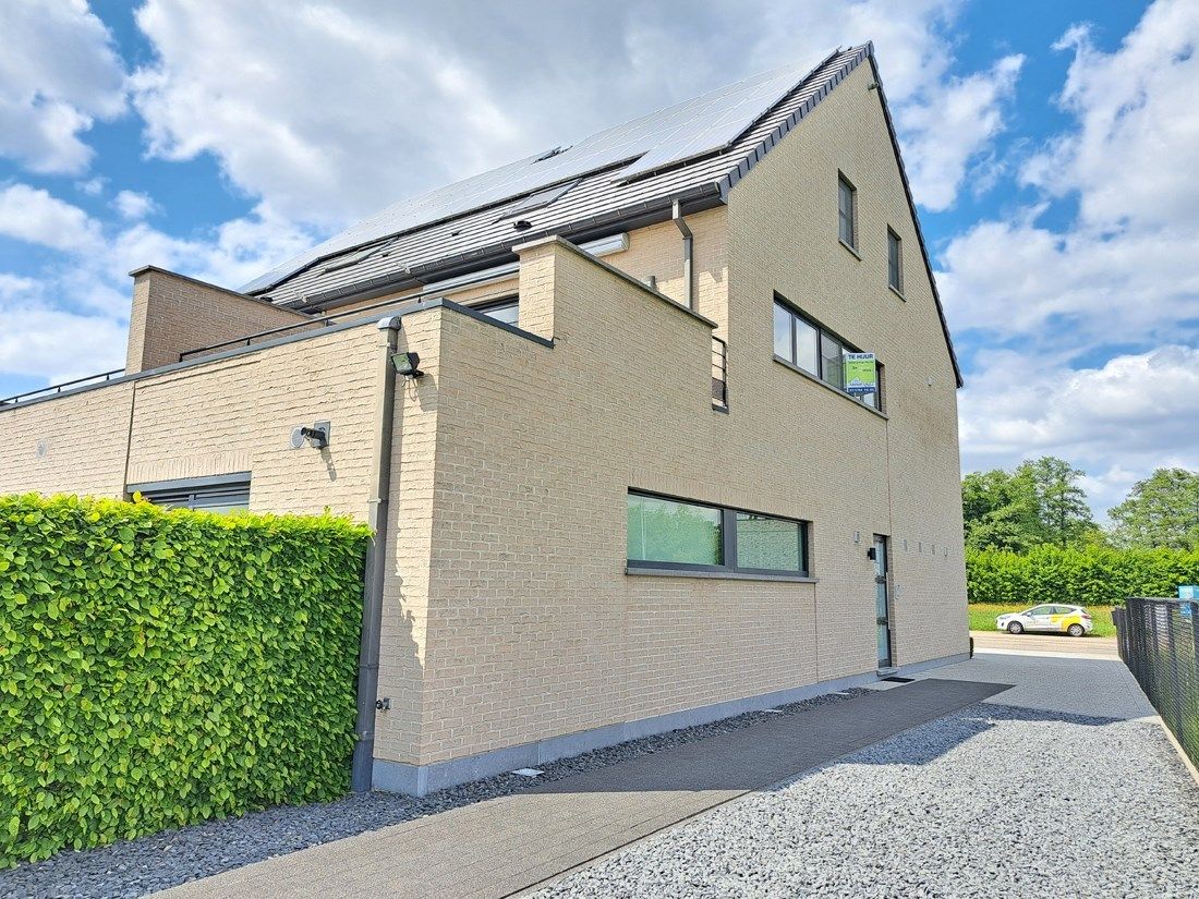 Stijlvol duplex appartement te Kermt foto 26