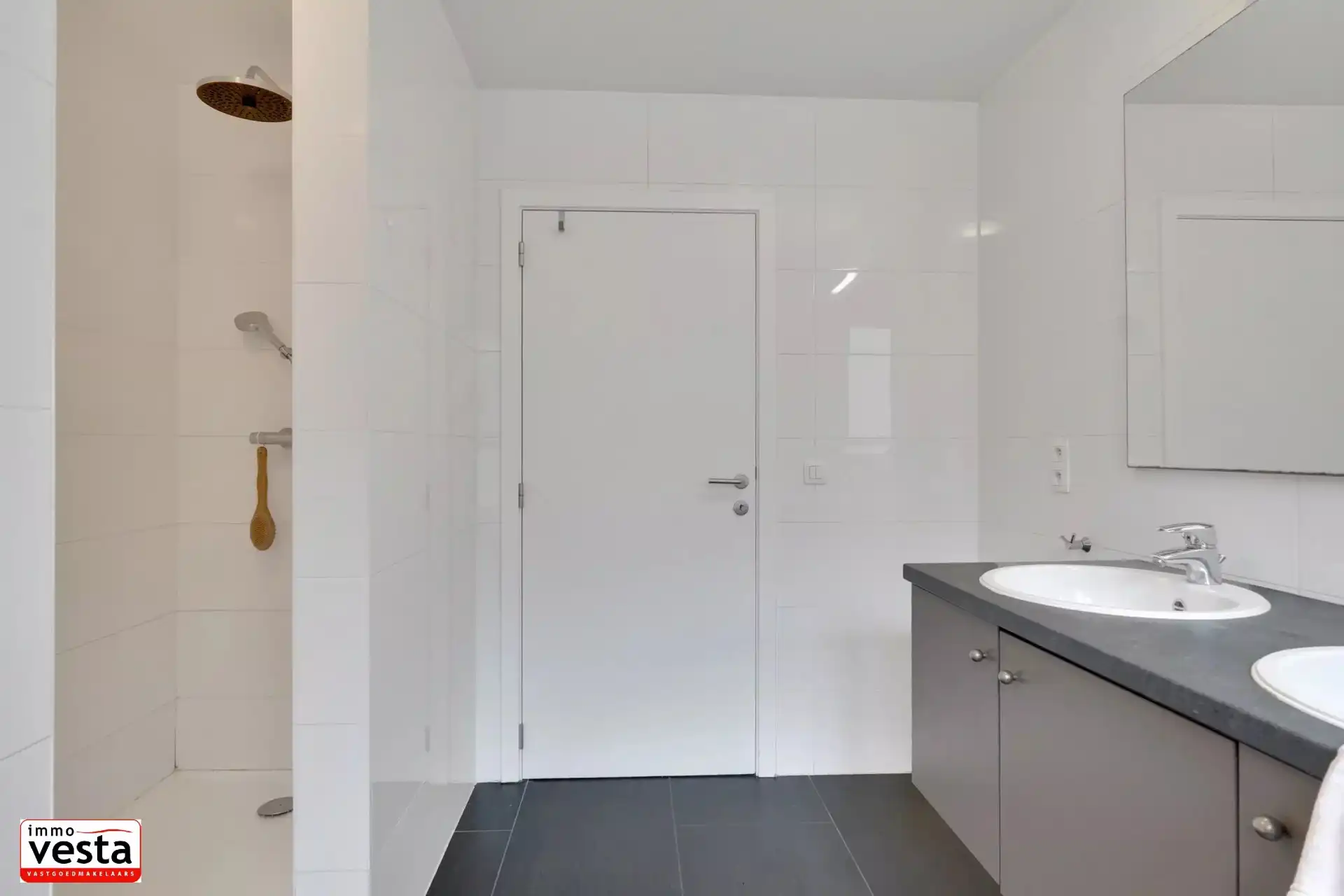 Modern appartement met 2 slaapkamers foto 23