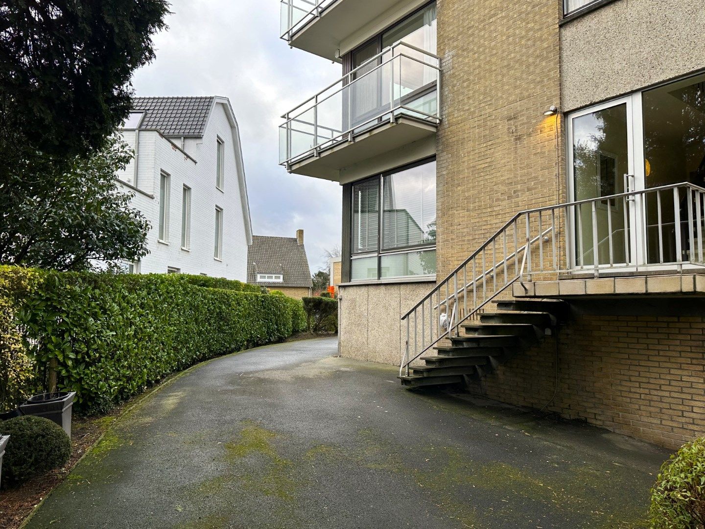 Lichtrijk appartement met drie slaapkamers foto 2