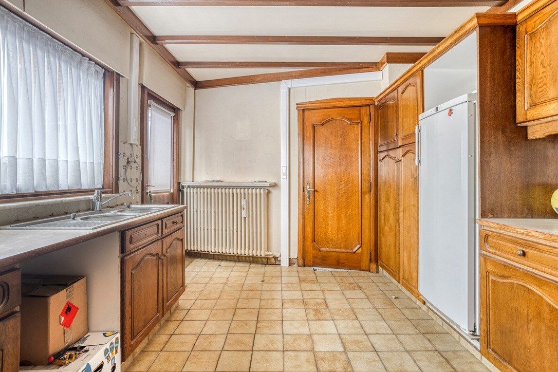Loods van 340m2 en atelier van 75m2 met woning te koop te Vichte. foto 29
