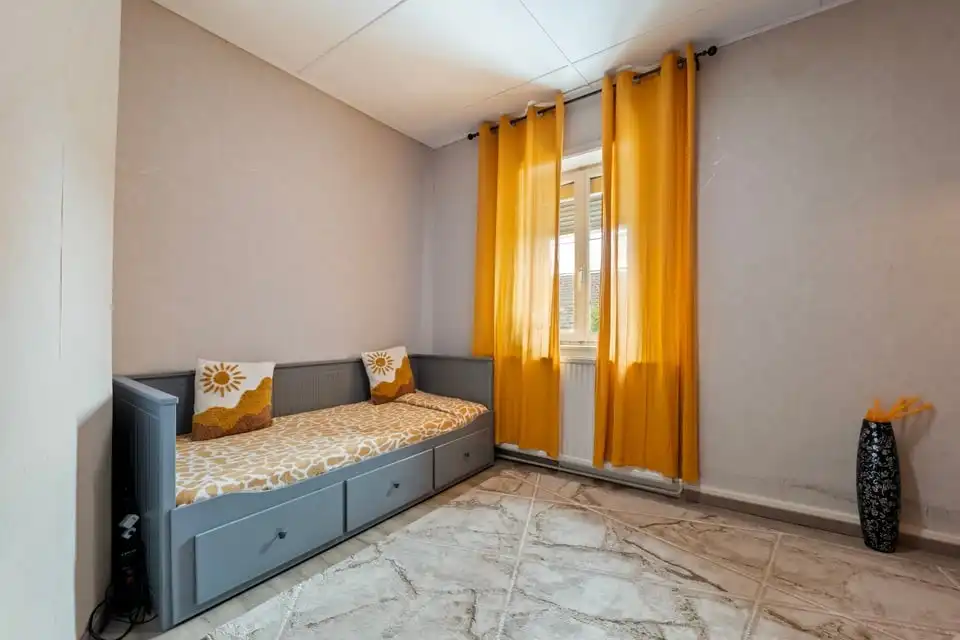 VERRASSEND RUIME GEZINSWONING MET 3 SLKS IN MONTENAKEN foto 19