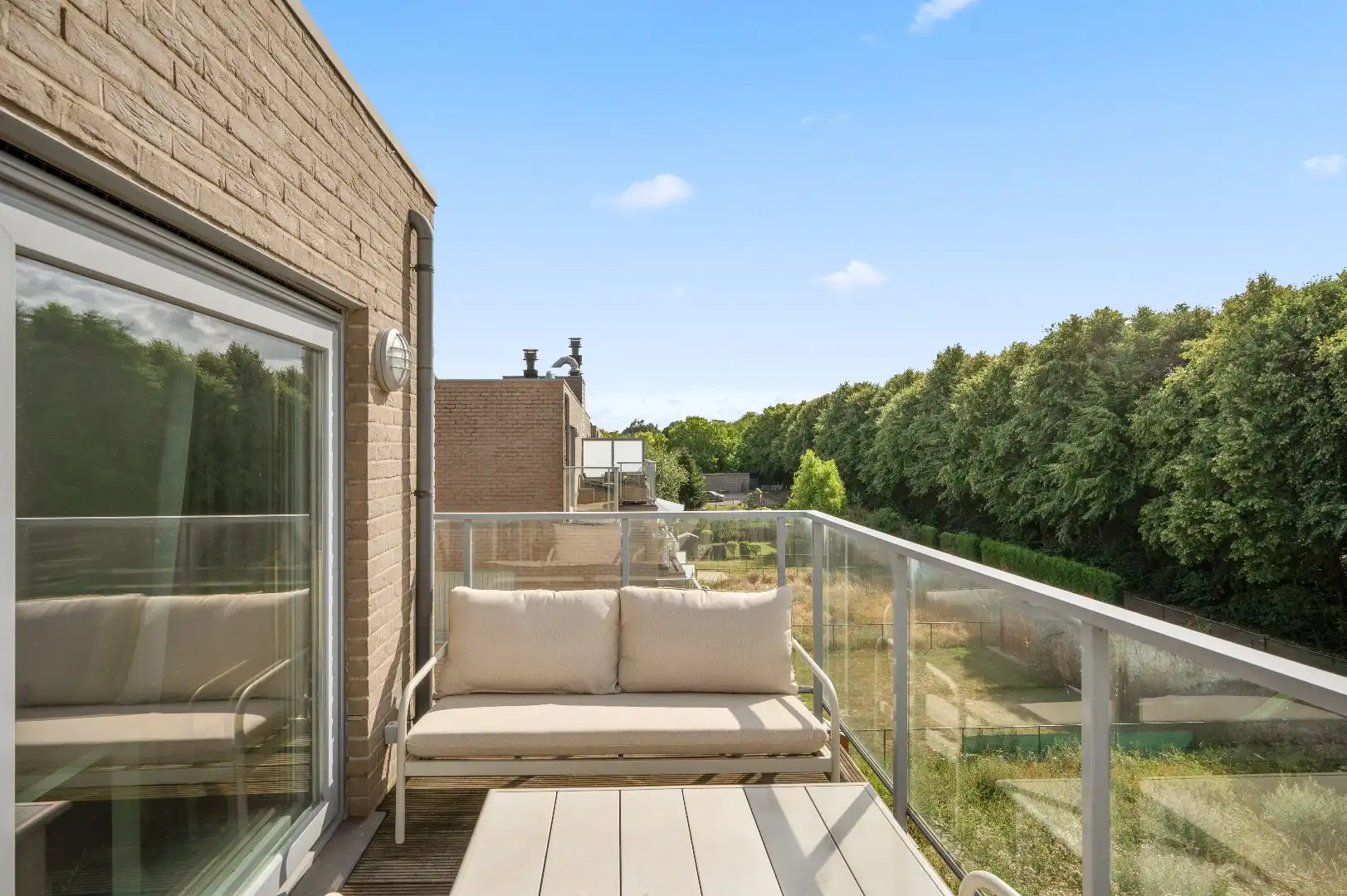 Gezellig appartement met ruim terras nabij het centrum (mogelijkheid aankoop autostaanplaats) foto 2
