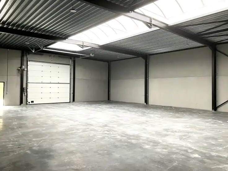 Ruim en multifunctioneel magazijn in Zottegem foto 4