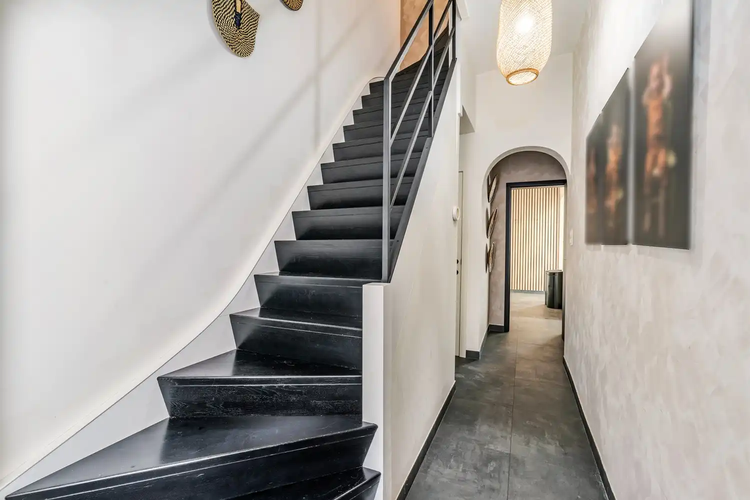 Instapklare gerenoveerde woning met 3 slaapkamers, 2 badkamers en garage foto 3