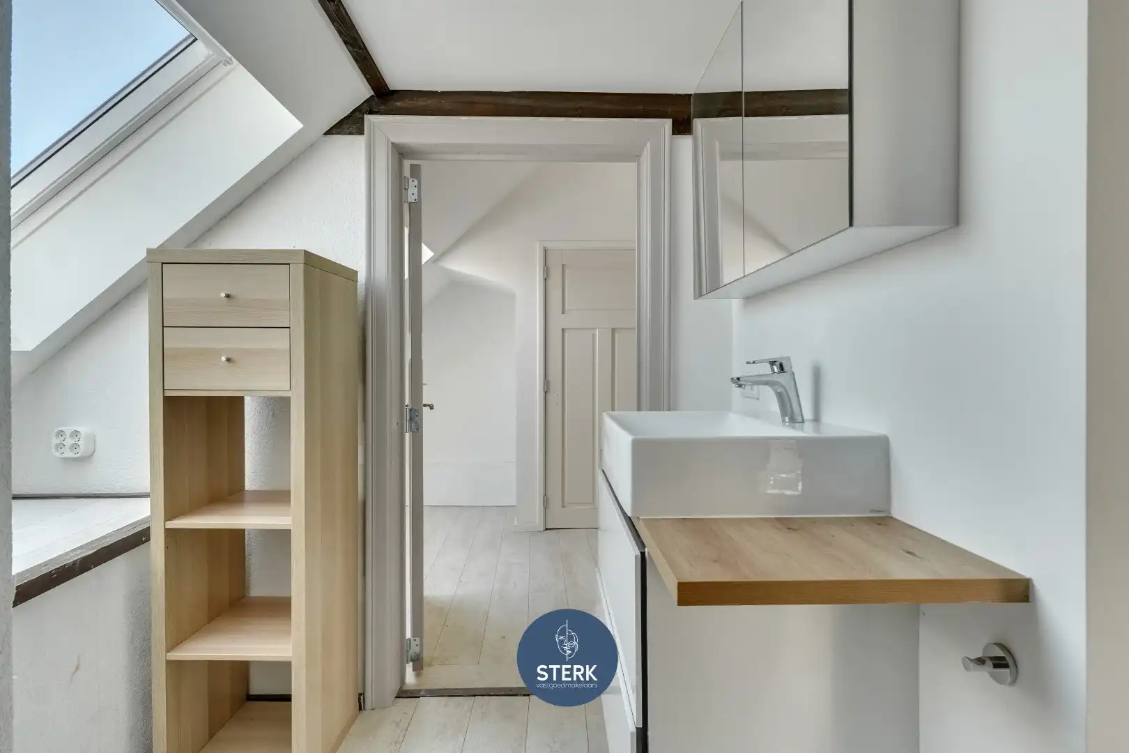 RUIME GEZINSWONING MET 7 SLPKS + 2 BADKAMERS NABIJ DE NEDERLANDSE GRENS !   foto 16