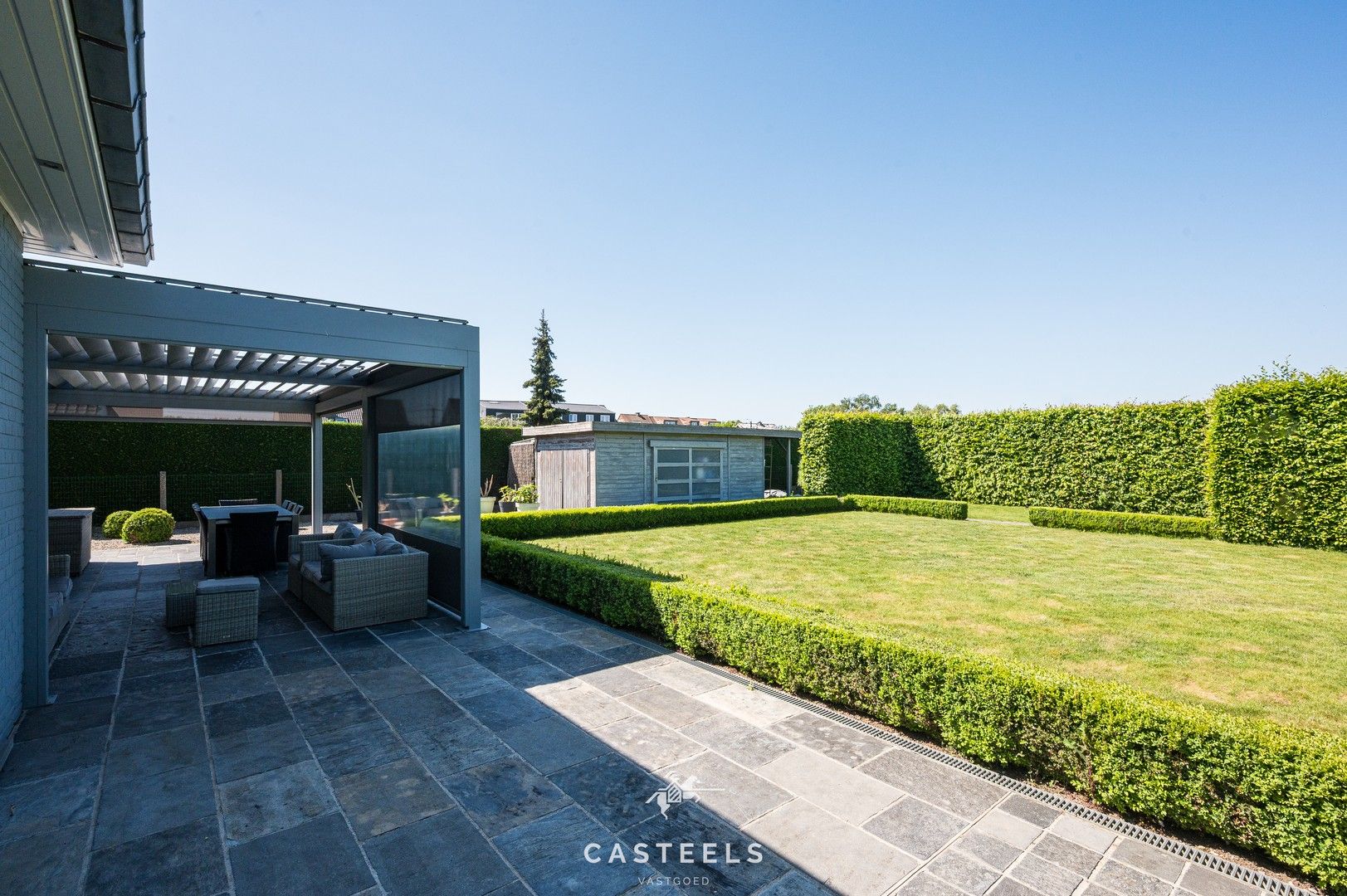 Instapklare bungalow met potentieel op prachtig perceel te koop foto 23