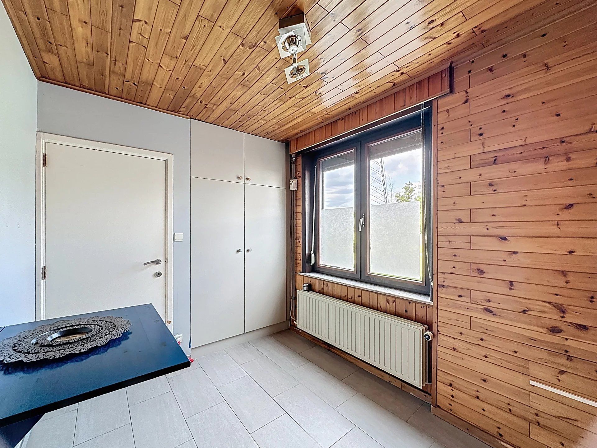 Verrassend ruime woning met 5 slaapkamers en 2 badkamers op groot perceel. foto 35
