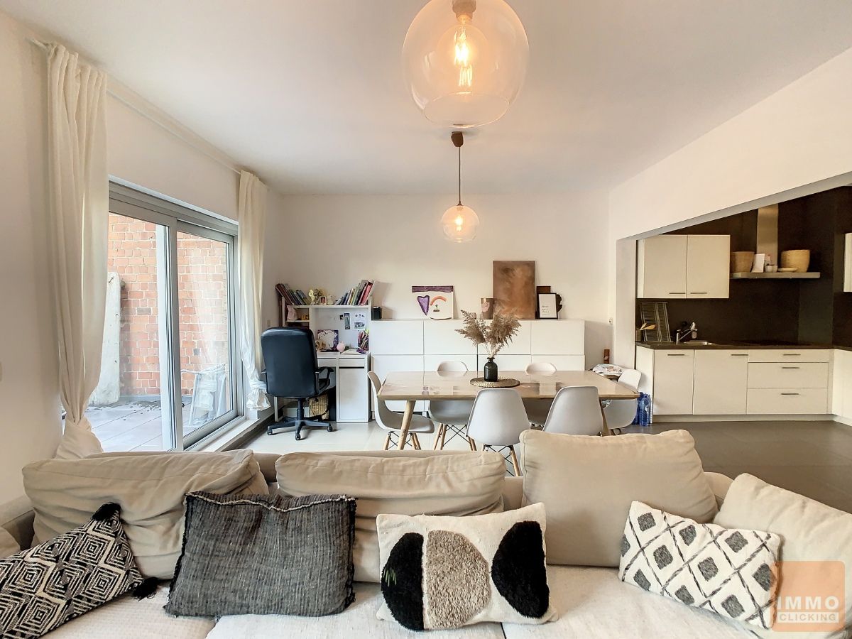 Stylish 2 slaapkamerappartement gelijkvloers met tof terras foto {{pictureIndex}}