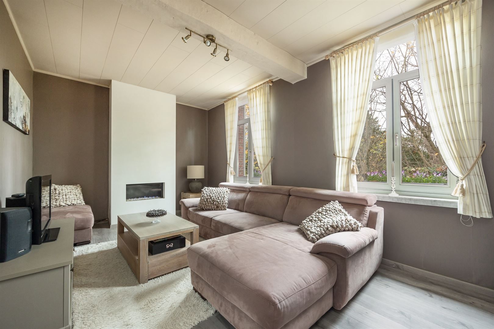 Knusse woning op den berg! Met tuin en garage! foto 3