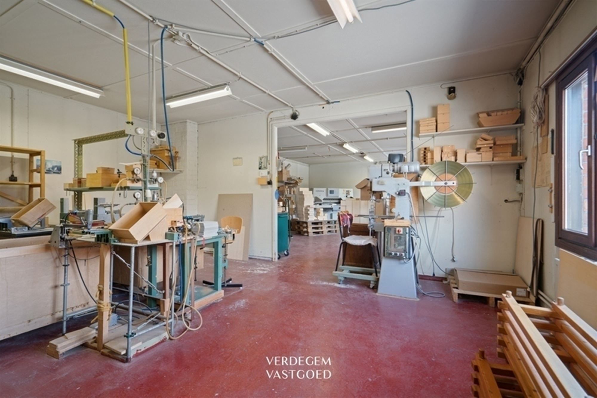 Te renoveren bungalow met magazijn op terrein van 1.826m² foto 19