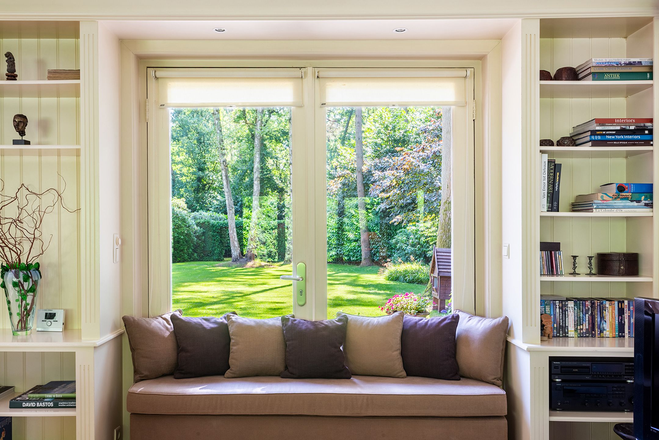 Charmante klasse-villa met rieten dak in bosrijke omgeving foto 10