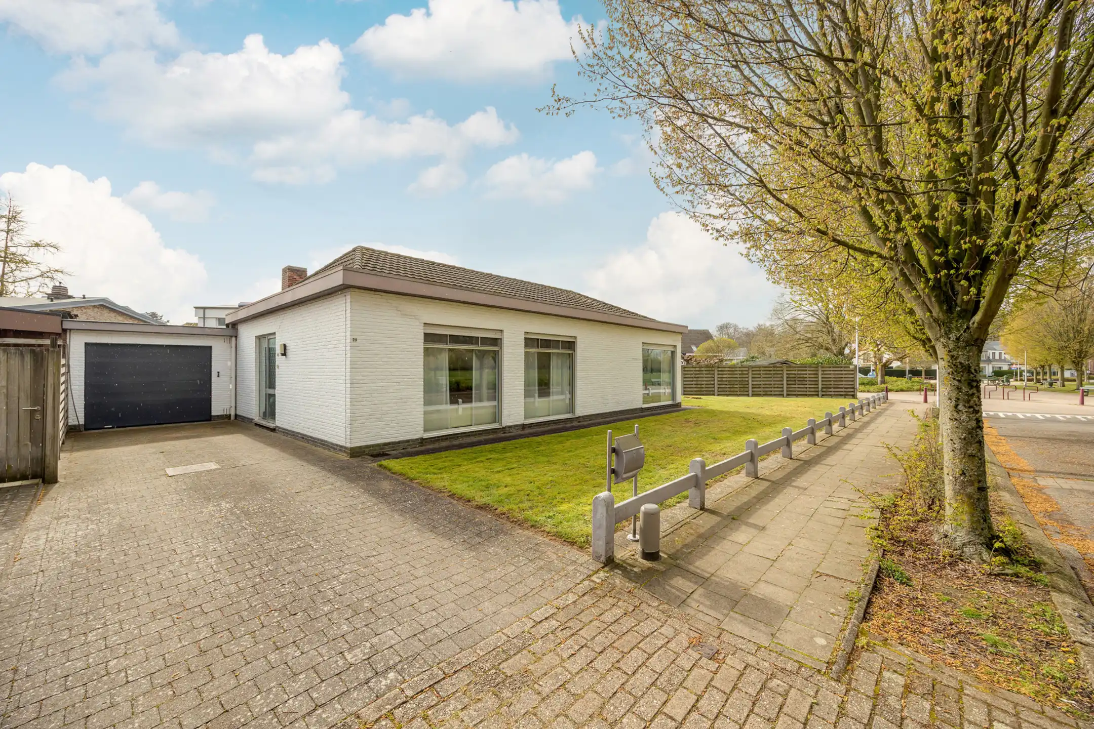 Laagbouwwoning met uitbreidingsmogelijkheden op TOP locatie foto 3