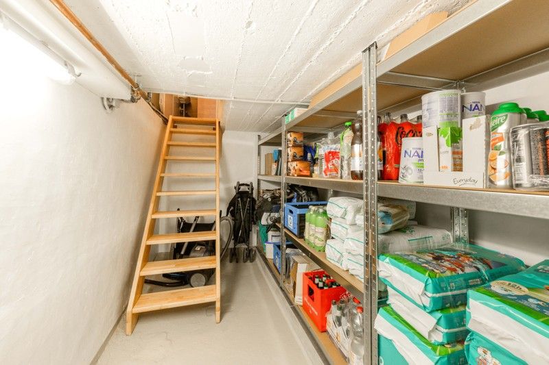 PERFECTE STARTERSWONING! Tot in de puntjes gerenoveerde woning nabij hartje Beveren-Leie! foto 4