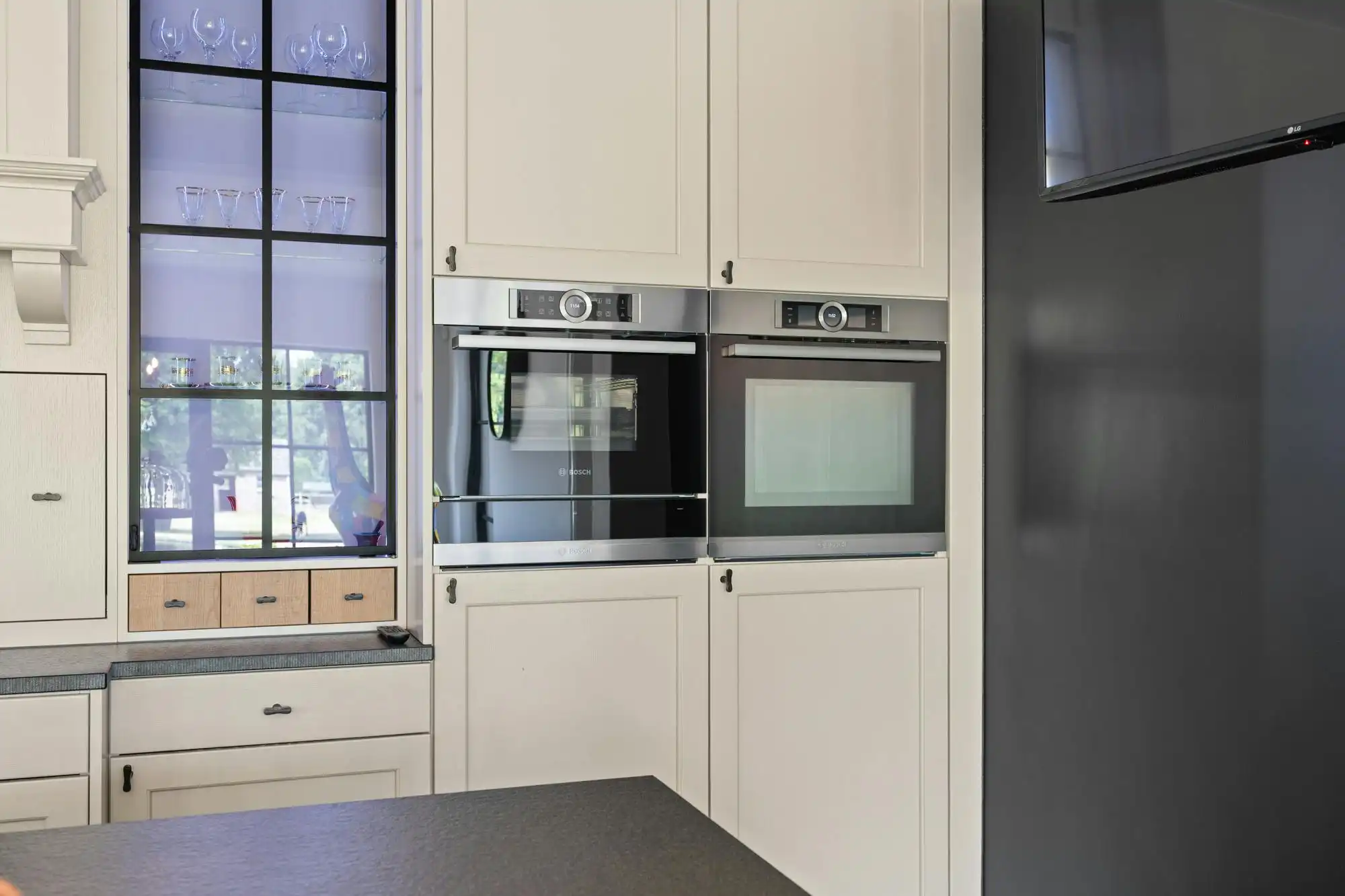 Villa met praktijkruimte en weilanden te koop in Geel foto 19