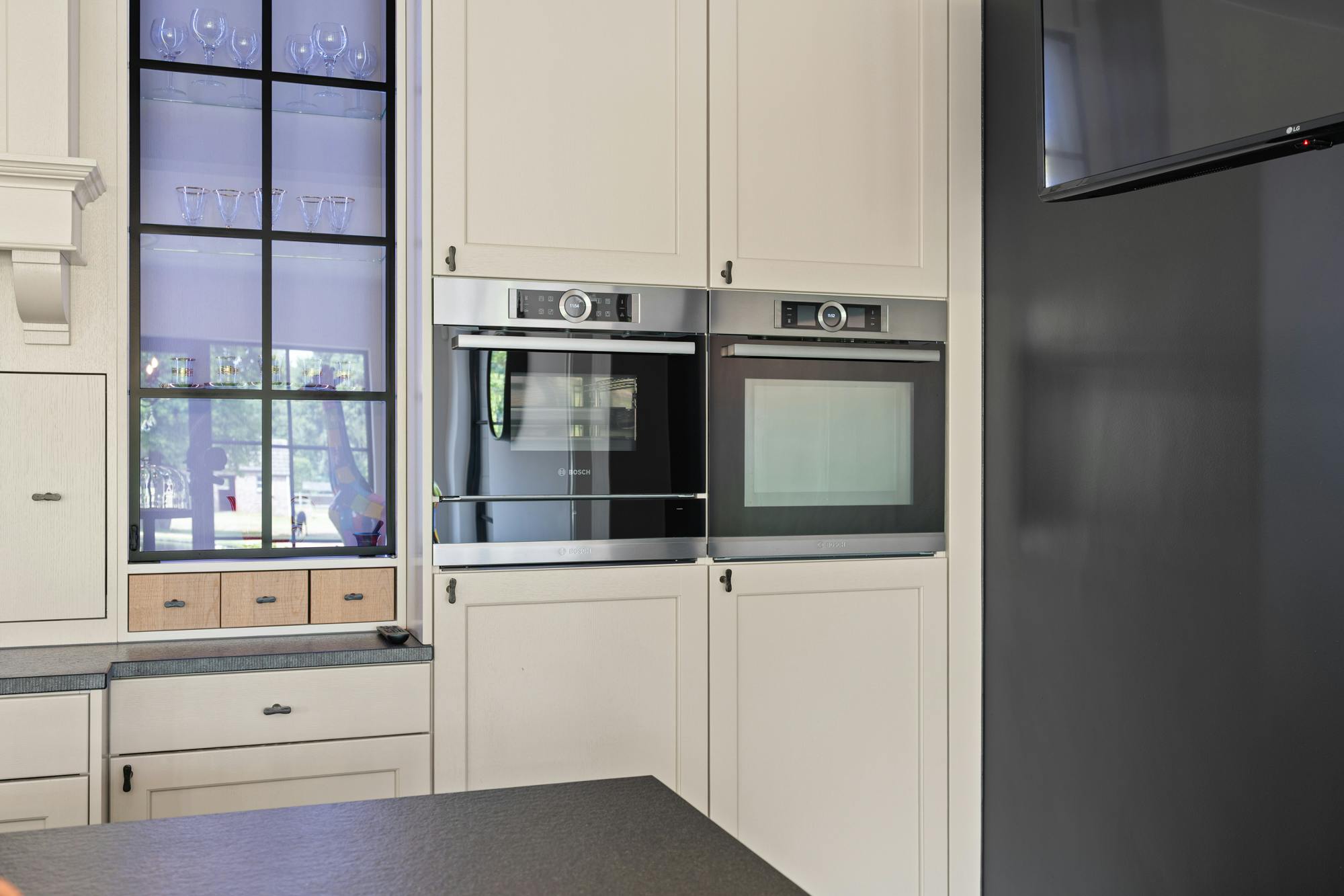 Villa met praktijkruimte en weilanden te koop in Geel foto 19