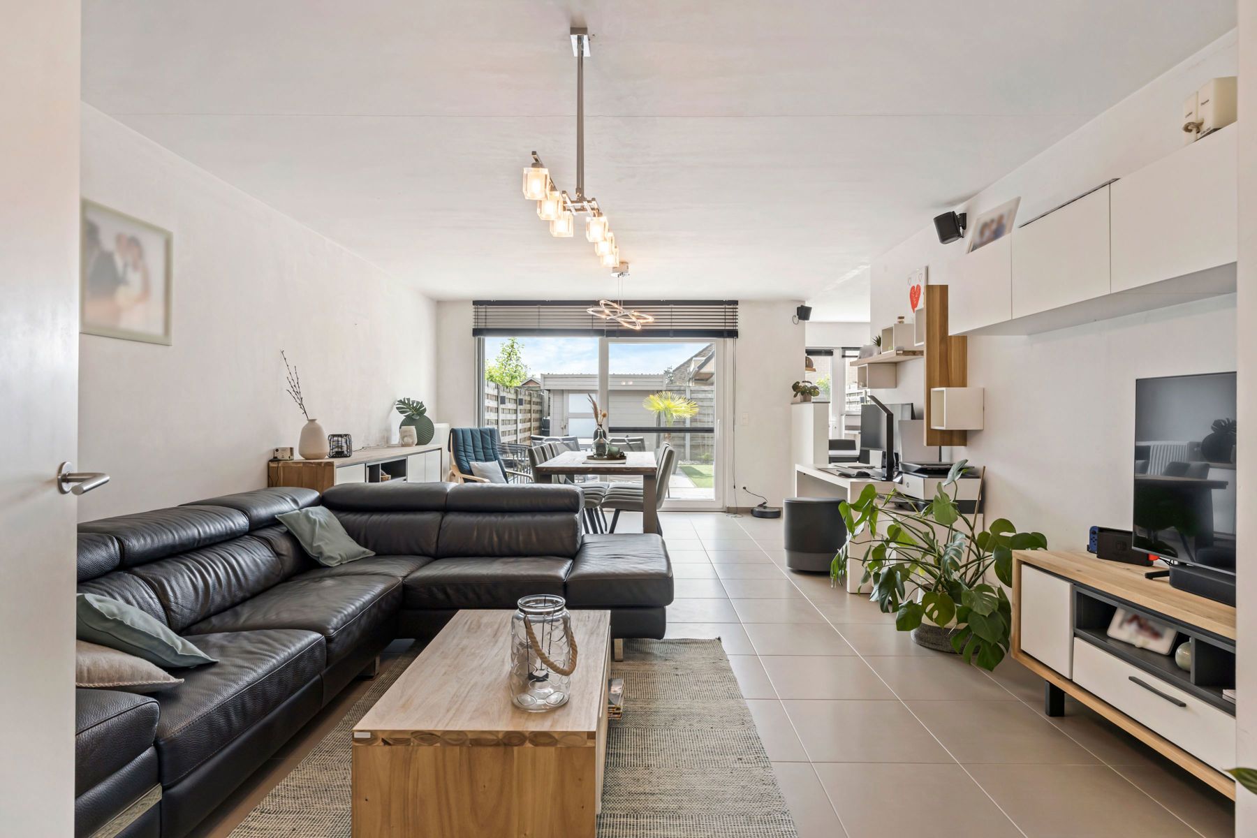 Instapklare woning met tuin, zonnepanelen en 3 slpks foto 2