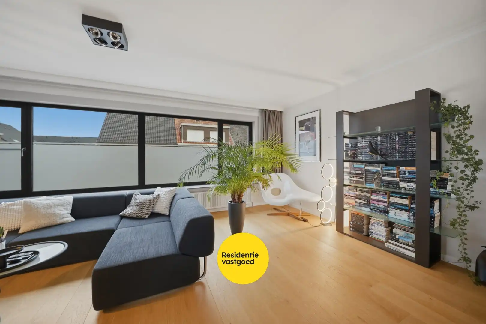 Ruime bel-étage woning met tuin en garage op rustige ligging te Bredene foto 3