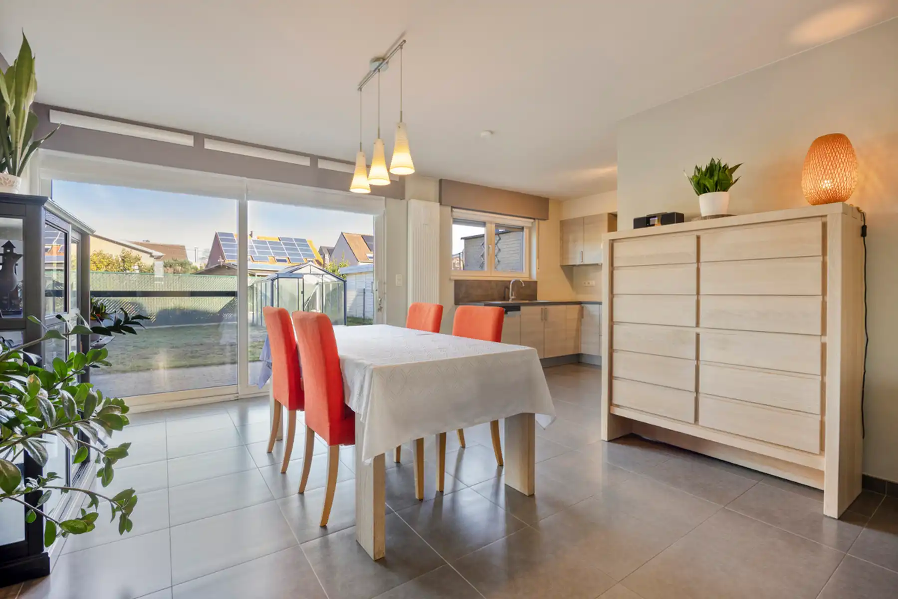 Energiezuinige halfopen bebouwing in een doodlopende straat foto 3