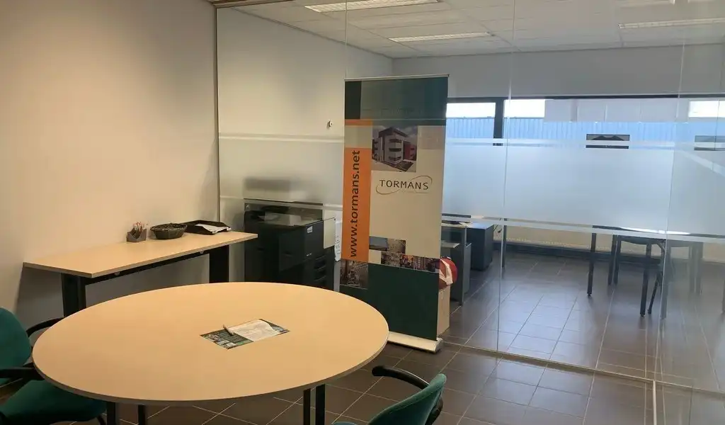 Kantoorruimte te huur vlakbij E313 in Geel foto 3